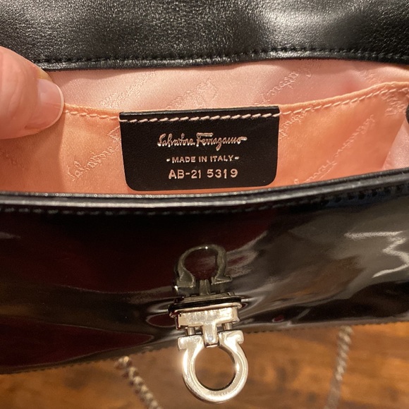 COPY - Authentic vintage Ferragamo evening bag, black patent shoulder or cross … - Picture 6 of 10